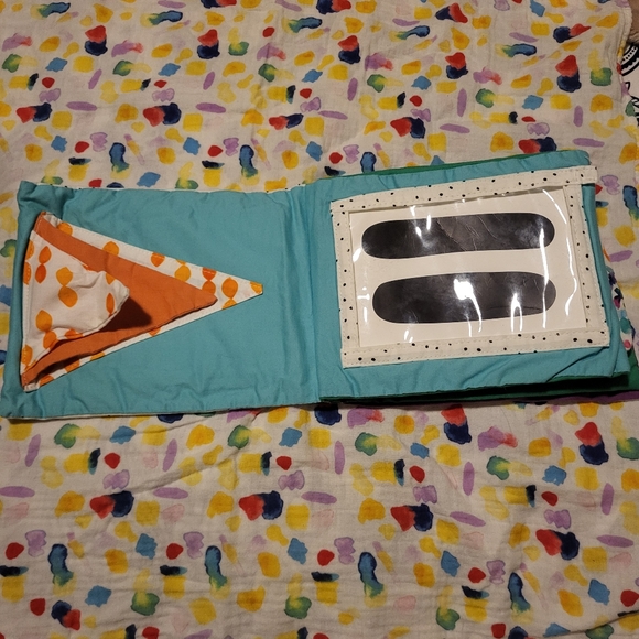 💚SOLD💚Lovevery soft book - Picture 4 of 12